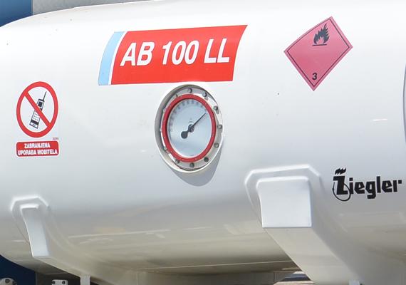 Aircraft Fuel Tank Pressure Refuel Caps