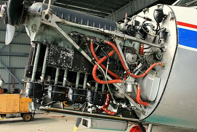 inline-aircraft-engine